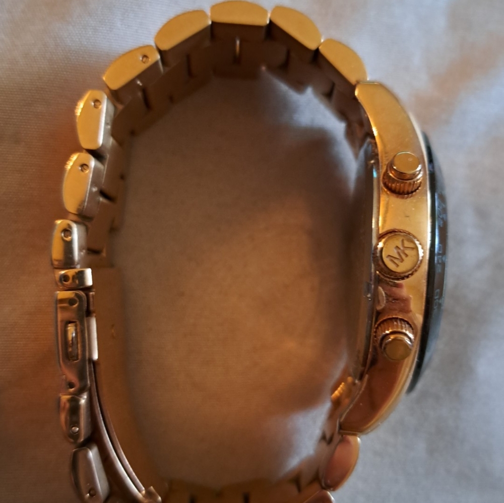 Michael Kor's Men's Watch, Rose Gold, Burgundy face - Picture 3 of 5